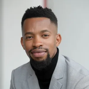 SPOTLIGHT OPERNSTUDIO: SAKHIWE MKOSANA